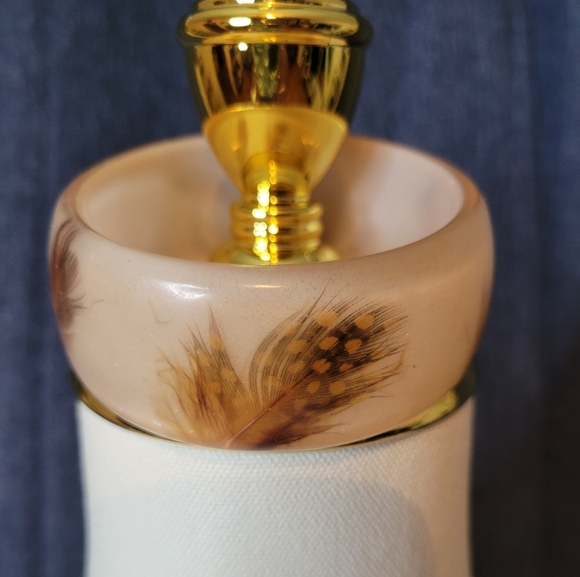 Vtg Lucite Bangle Bracelet With Feather Embedded 1960s Bohiman Festival Cuff - Picture 1 of 8
